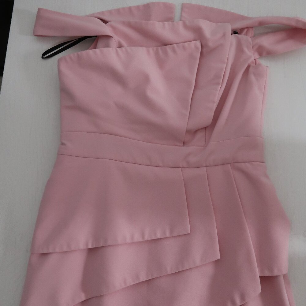 🎀 Black Halo Eve Pink Off-the-Shoulder Dress – Elegant & Flirty 🎀